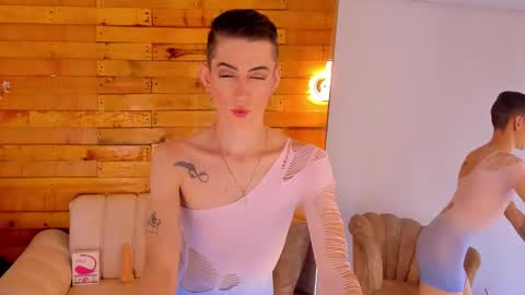 Snapshot of dominic_thailor chatting on 11.25.25 Dominic online show from 11.25.25