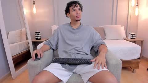 Dominick Star online show from 10.31.25