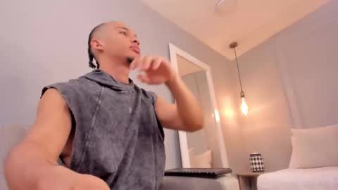 Dominick Star online show from 11.05.25