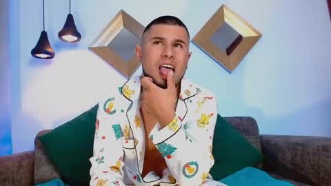 Snapshot of dominikvega chatting on 05.11.26 Dominik online show from 05.11.26