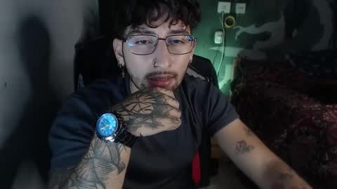 Snapshot of dominus_kane chatting on 11.10.25 dominus_kane online show from 11.10.25