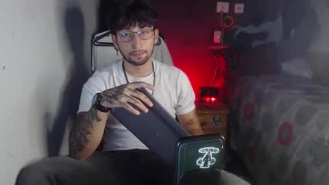 Snapshot of dominus_kane chatting on 11.23.25 dominus_kane online show from 11.23.25