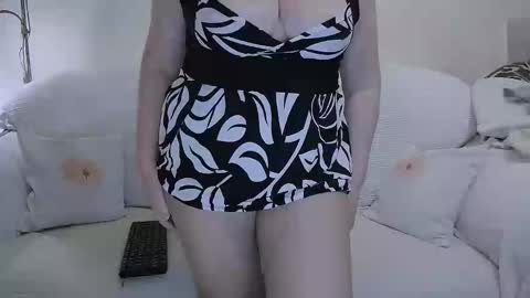 Snapshot of donnadoll4u chatting on 03.12.25 Erica online show from 03.12.25
