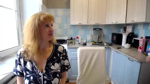 Tatiana 43 curvy sexy body and Joanna redhead 39 years online show from 10.02.25