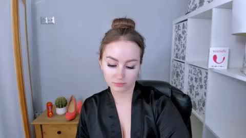 Snapshot of donnasensual chatting on 11.10.25 DonnaSensual online show from 11.10.25