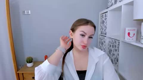 Snapshot of donnasensual chatting on 11.11.25 DonnaSensual online show from 11.11.25