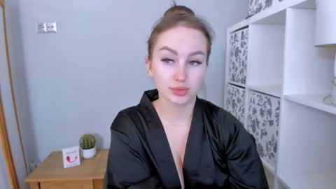 Snapshot of donnasensual chatting on 11.16.25 DonnaSensual online show from 11.16.25