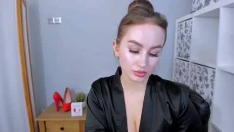 Snapshot of donnasensual chatting on 11.19.25 DonnaSensual online show from 11.19.25