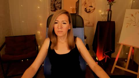 Snapshot of donnasmitth chatting on 12.15.25 Donna online show from 12.15.25