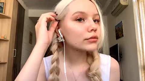 Snapshot of donnettakeblish chatting on 10.17.25 Stella online show from 10.17.25