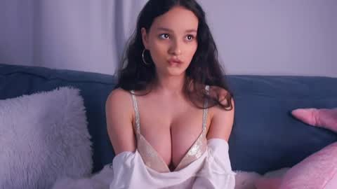 Victoria online show from 05.11.26