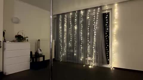 Snapshot of doragranat chatting on 12.16.25 doragranat online show from 12.16.25