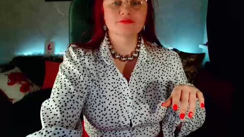 Snapshot of doraross chatting on 01.30.25 Dora online show from 01.30.25