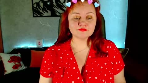 Snapshot of doraross chatting on 02.13.25 Dora online show from 02.13.25