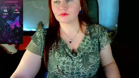 Snapshot of doraross chatting on 09.25.25 Dora online show from 09.25.25