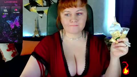 Snapshot of doraross chatting on 10.20.25 Dora online show from 10.20.25