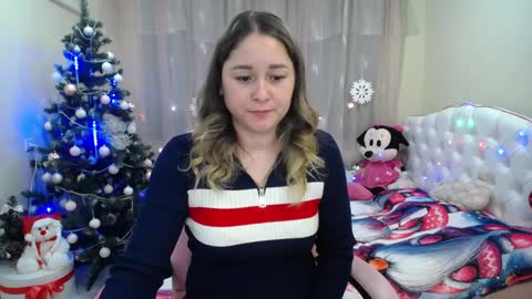 Snapshot of dorasuun chatting on 12.16.24 dorasuun online show from 12.16.24