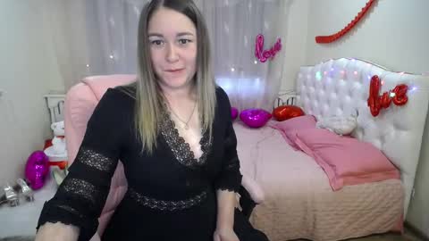 Snapshot of dorasuun chatting on 03.08.25 dorasuun online show from 03.08.25