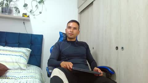 Snapshot of dorian_h chatting on 04.21.26 dorian_h online show from 04.21.26
