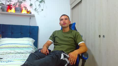 Snapshot of dorian_h chatting on 04.25.26 dorian_h online show from 04.25.26