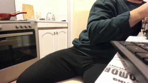 Snapshot of doriancretu95 chatting on 12.17.24 menu below online show from 12.17.24