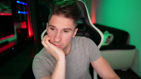 Dorian Reyes online show from 10.24.25