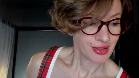 Dorothy Next stream on Monday at 3am-9am online show from 02.23.25