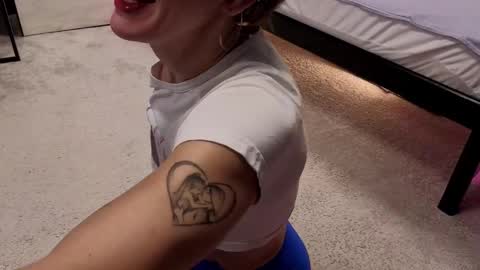 Dorothy Next stream on Monday at 3am-9am online show from 11.19.25