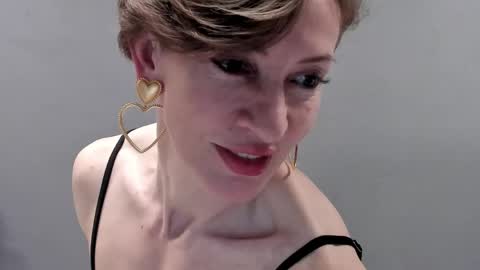 Snapshot of dorothy_meyer chatting on 05.04.26 Dorothy Next stream on Monday at 3am-9am online show from 05.04.26