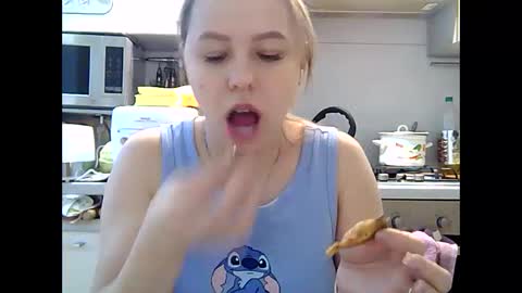 Snapshot of dorrie_ann chatting on 12.28.24 Dorrie Ann online show from 12.28.24