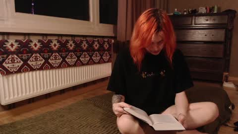 Snapshot of dosbox98 chatting on 01.10.25 stupid ass online show from 01.10.25