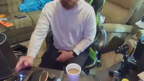 DotYourEyezez  online show from 12.12.24