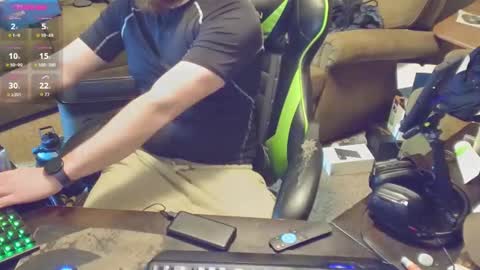 DotYourEyezez  online show from 02.01.25