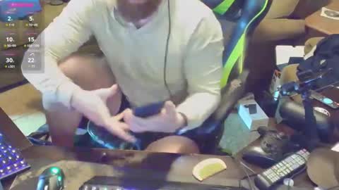 DotYourEyezez  online show from 02.03.25