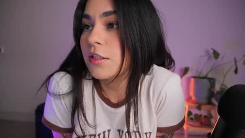 Snapshot of doubedeesarai chatting on 09.26.25 Sara online show from 09.26.25