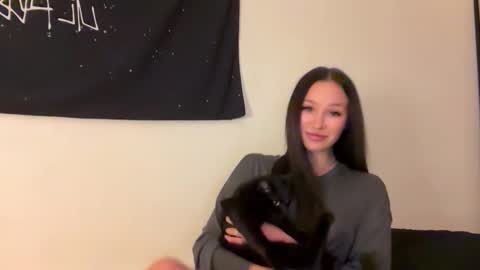 Snapshot of doublesees chatting on 10.24.25 MOLLYYYY dont forget to give me a thumb up online show from 10.24.25