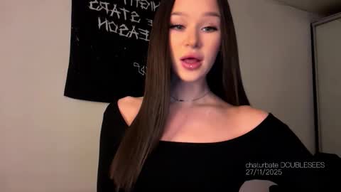 Snapshot of doublesees chatting on 11.27.25 MOLLYYYY dont forget to give me a thumb up online show from 11.27.25