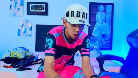 Snapshot of douglas_gallegos chatting on 11.21.25 douglas_gallegos online show from 11.21.25