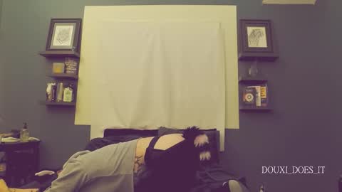 Snapshot of douxi_does_it chatting on 12.14.25 Douxi online show from 12.14.25