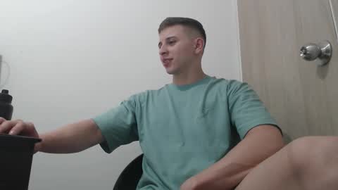 draco_boy2000 online show from 10.31.25