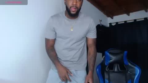Snapshot of drake_nassir4 chatting on 06.11.26 ---Drake--- online show from 06.11.26