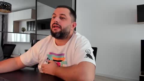 Snapshot of draven_a chatting on 02.01.25 Draven A online show from 02.01.25