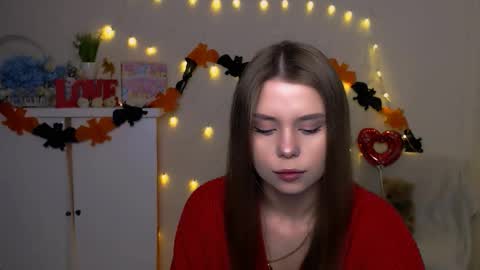 Snapshot of dream_mari chatting on 10.27.25 Mari online show from 10.27.25