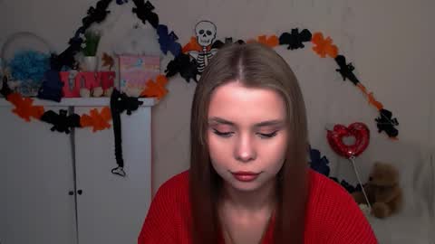 Snapshot of dream_mari chatting on 10.30.25 Mari online show from 10.30.25