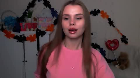 Snapshot of dream_mari chatting on 11.03.25 Mari online show from 11.03.25