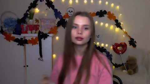 Snapshot of dream_mari chatting on 11.05.25 Mari online show from 11.05.25