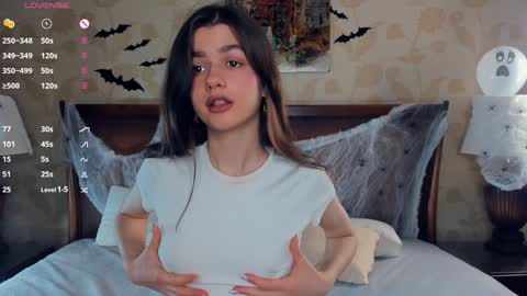 Snapshot of dream_melody chatting on 11.01.25 Hi Im Monika Welcome to my room online show from 11.01.25