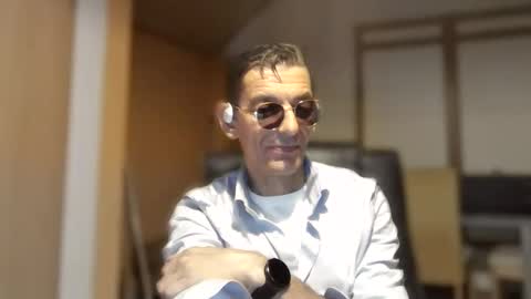 Snapshot of dreambob chatting on 10.05.25 Dreambob online show from 10.05.25