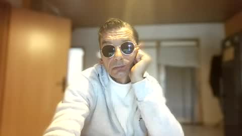 Snapshot of dreambob chatting on 10.11.25 Dreambob online show from 10.11.25