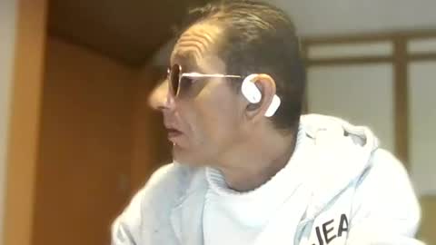 Snapshot of dreambob chatting on 10.12.25 Dreambob online show from 10.12.25